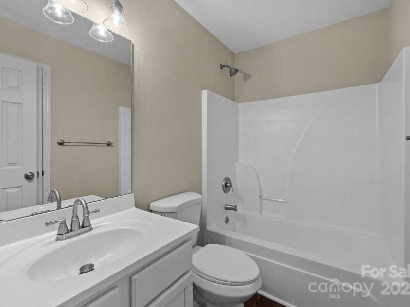 2618 Oasis Lane, Charlotte, NC 28214.  MLS# CAR4283938, YatesRealty ID 30335. 