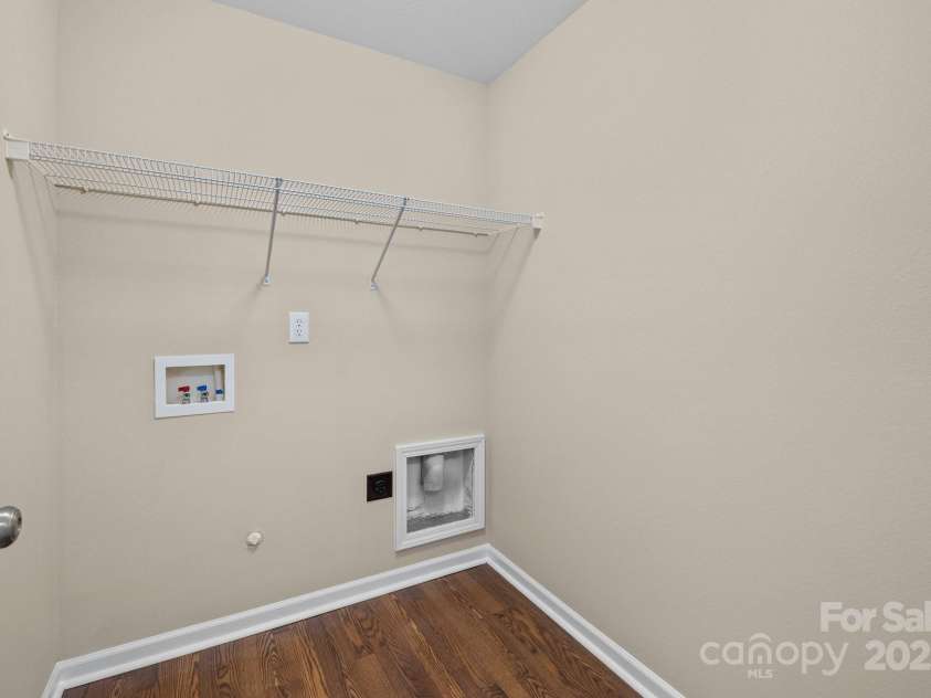 2618 Oasis Lane, Charlotte, NC 28214.  MLS# CAR4283938, YatesRealty ID 30335. 