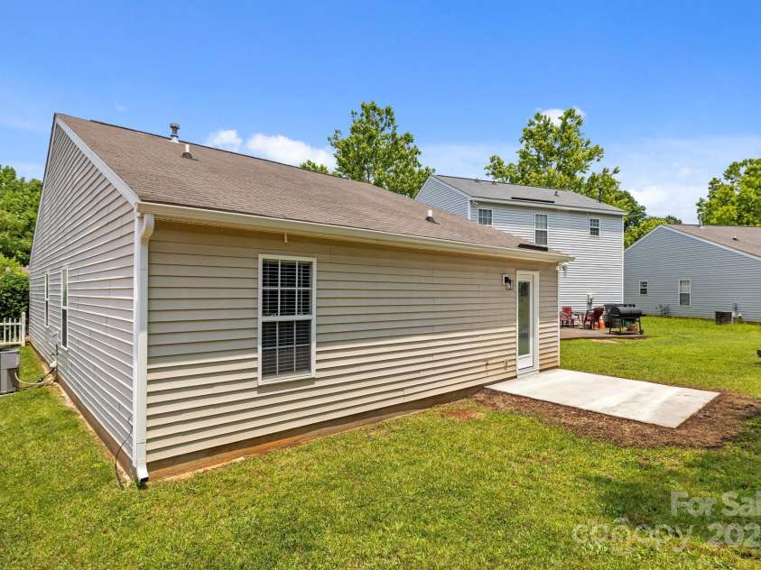 2618 Oasis Lane, Charlotte, NC 28214.  MLS# CAR4283938, YatesRealty ID 30335. 