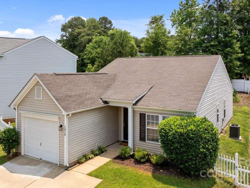 2618 Oasis Lane, Charlotte, NC 28214.  MLS# CAR4283938, YatesRealty ID 30335. 