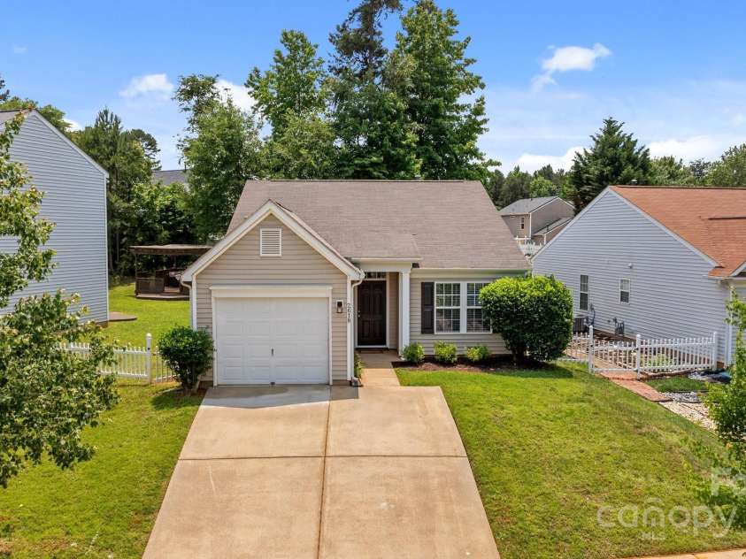 2618 Oasis Lane, Charlotte, NC 28214.  MLS# CAR4283938, YatesRealty ID 30335. 