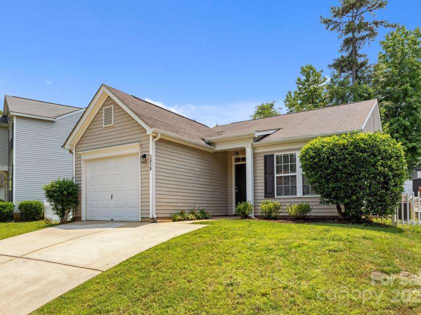 2618 Oasis Lane, Charlotte, NC 28214.  MLS# CAR4283938, YatesRealty ID 30335. 