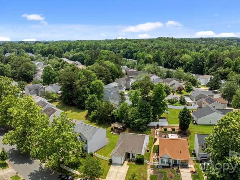 2618 Oasis Lane, Charlotte, NC 28214.  MLS# CAR4283938, YatesRealty ID 30335. 