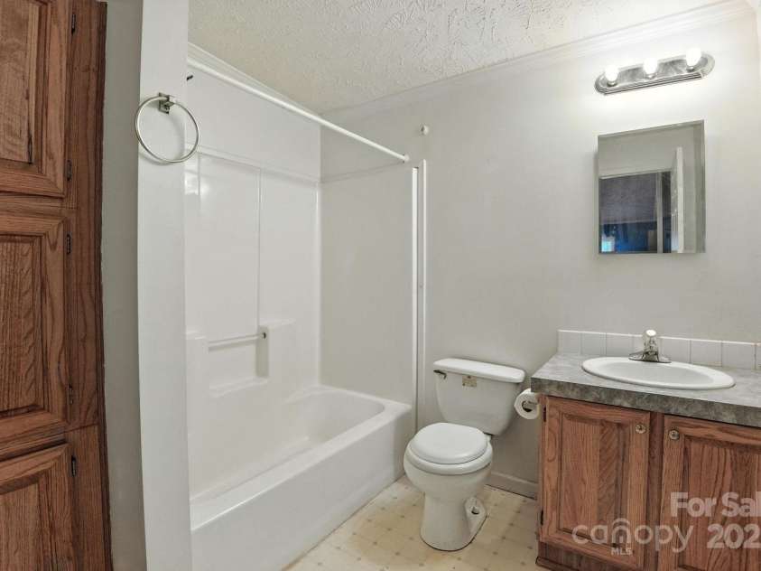 1980 Garvin Road, York, SC 29745.  MLS# CAR4283206, YatesRealty ID 30338. 2nd Full Bath