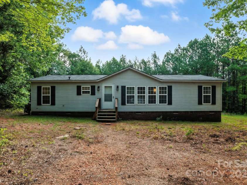 1980 Garvin Road, York, SC 29745.  MLS# CAR4283206, YatesRealty ID 30338. Front Driveway