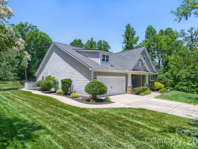 5925 Gatekeeper Lane, Mint Hill, NC 28227.  MLS# CAR4388583, YatesRealty ID 30338. 