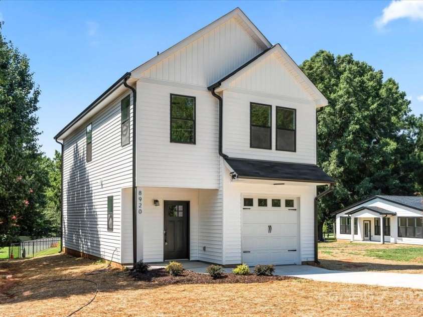 8920 Harrisburg Road, Charlotte, NC 28215.  MLS# CAR4286000, YatesRealty ID 30339. 