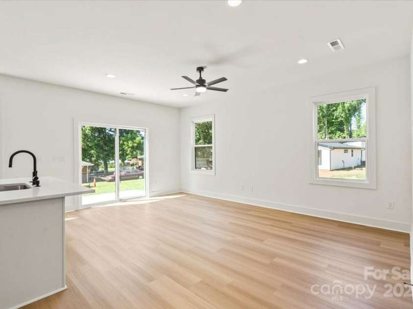 8920 Harrisburg Road, Charlotte, NC 28215.  MLS# CAR4286000, YatesRealty ID 30339. 
