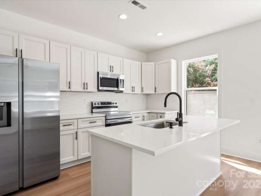 8920 Harrisburg Road, Charlotte, NC 28215.  MLS# CAR4286000, YatesRealty ID 30339. 