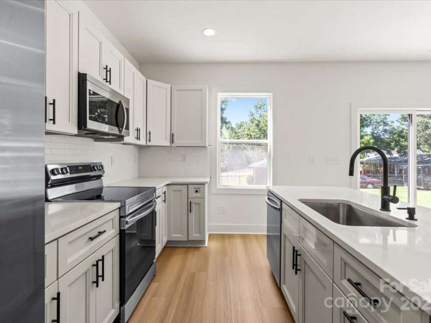 8920 Harrisburg Road, Charlotte, NC 28215.  MLS# CAR4286000, YatesRealty ID 30339. 