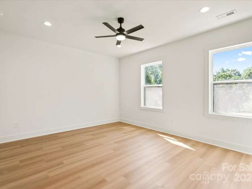 8920 Harrisburg Road, Charlotte, NC 28215.  MLS# CAR4286000, YatesRealty ID 30339. 