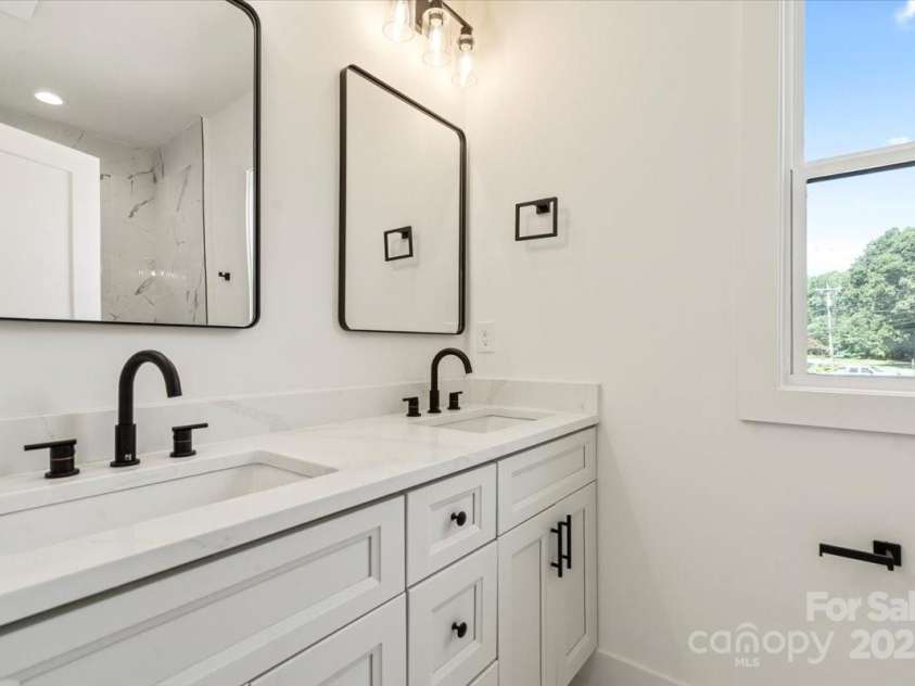 8920 Harrisburg Road, Charlotte, NC 28215.  MLS# CAR4286000, YatesRealty ID 30339. 