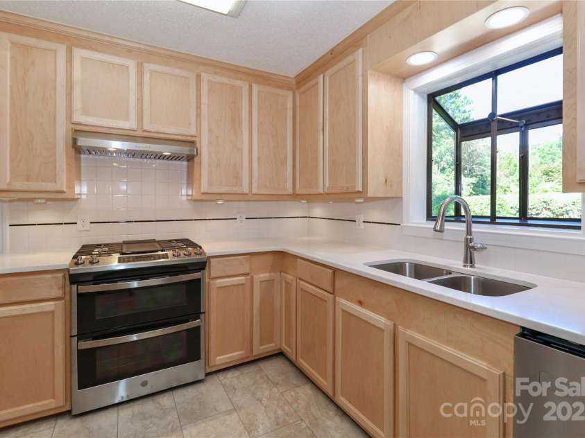 1051 Michael Avenue, Concord, NC 28025.  MLS# CAR4304116, YatesRealty ID 3034. New stove and dishwasher