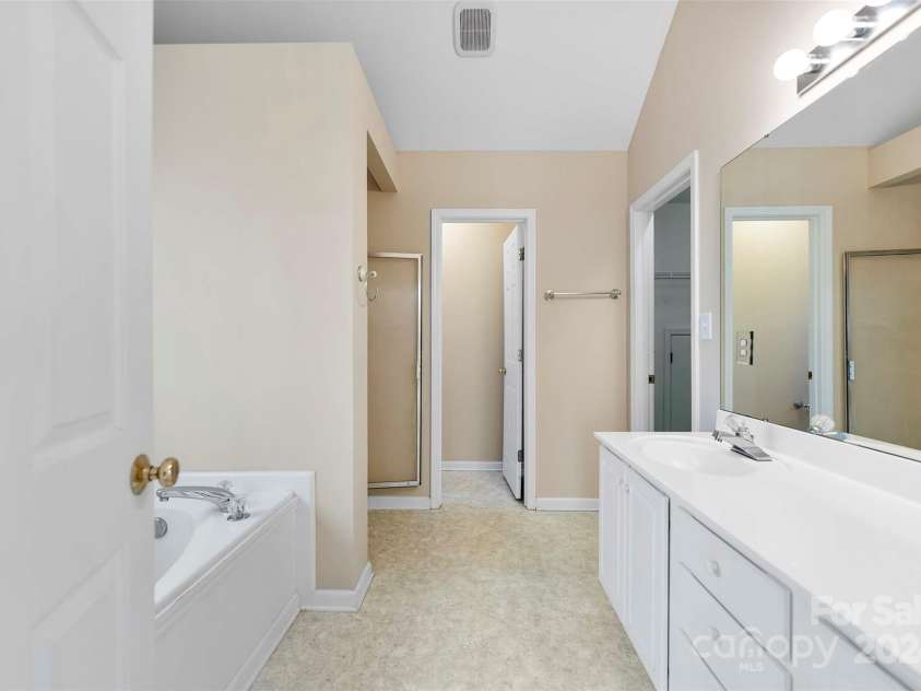 5026 Wild Wing Drive, Gastonia, NC 28052.  MLS# CAR4205020, YatesRealty ID 3034. 