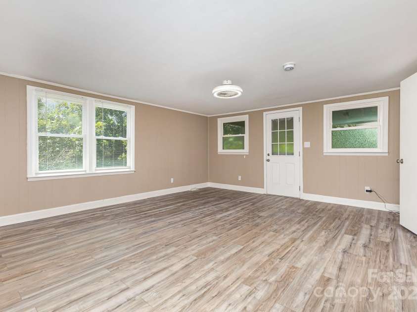 1069 Susan Circle, Rock Hill, SC 29730.  MLS# CAR4284500, YatesRealty ID 30340. 