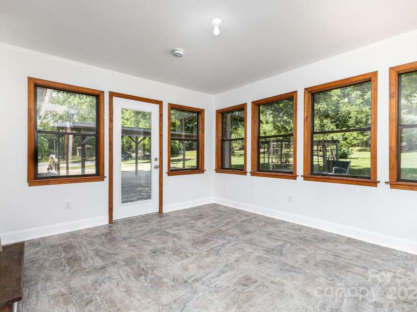 1069 Susan Circle, Rock Hill, SC 29730.  MLS# CAR4284500, YatesRealty ID 30340. 