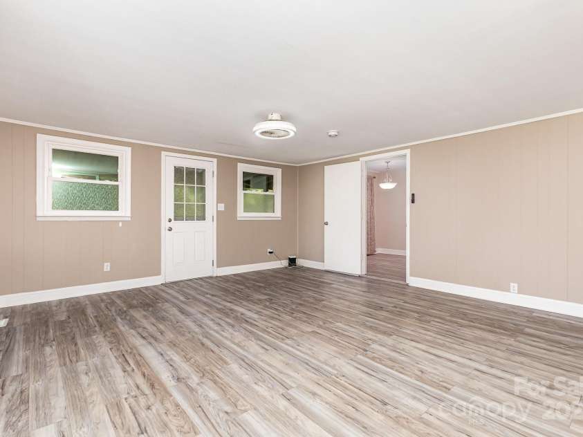 1069 Susan Circle, Rock Hill, SC 29730.  MLS# CAR4284500, YatesRealty ID 30340. 