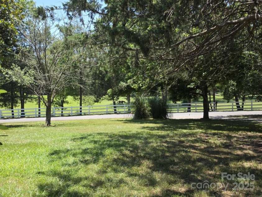 1069 Susan Circle, Rock Hill, SC 29730.  MLS# CAR4284500, YatesRealty ID 30340. 