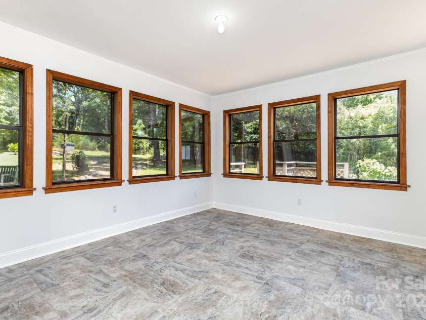 1069 Susan Circle, Rock Hill, SC 29730.  MLS# CAR4284500, YatesRealty ID 30340. 