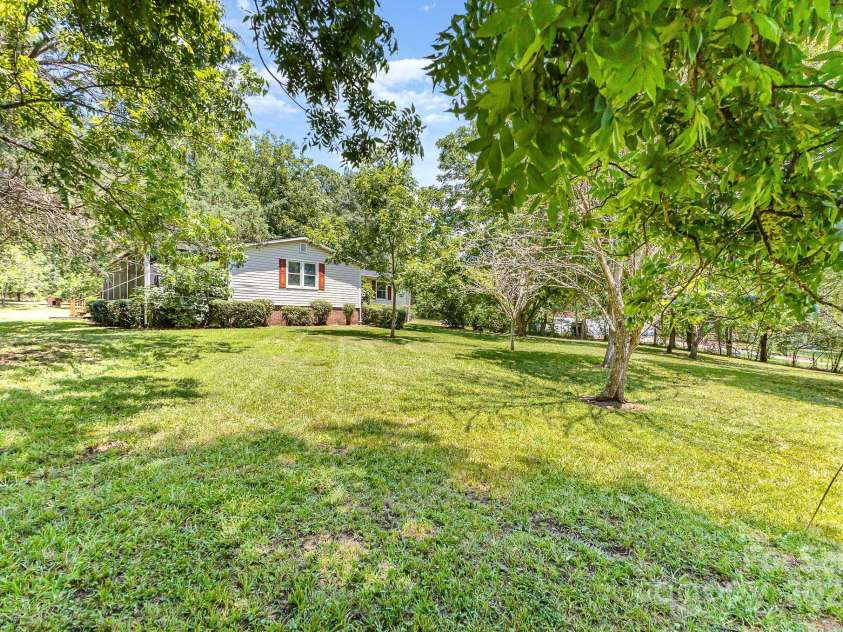 1069 Susan Circle, Rock Hill, SC 29730.  MLS# CAR4284500, YatesRealty ID 30340. 