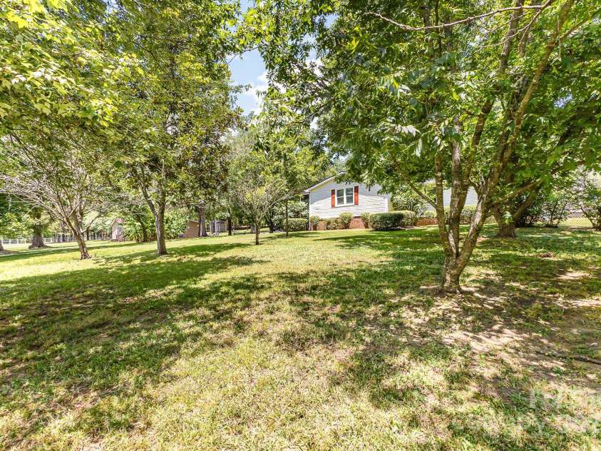 1069 Susan Circle, Rock Hill, SC 29730.  MLS# CAR4284500, YatesRealty ID 30340. 