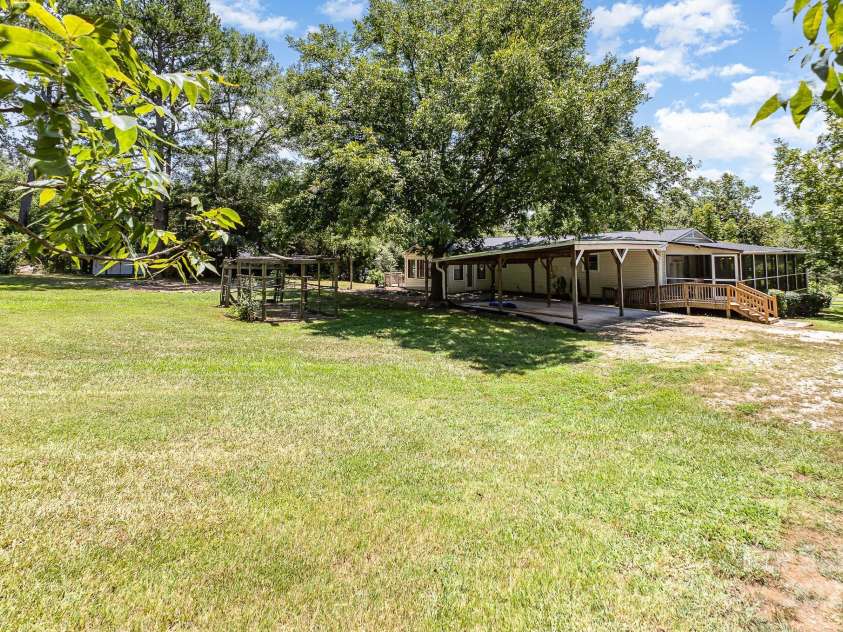 1069 Susan Circle, Rock Hill, SC 29730.  MLS# CAR4284500, YatesRealty ID 30340. 