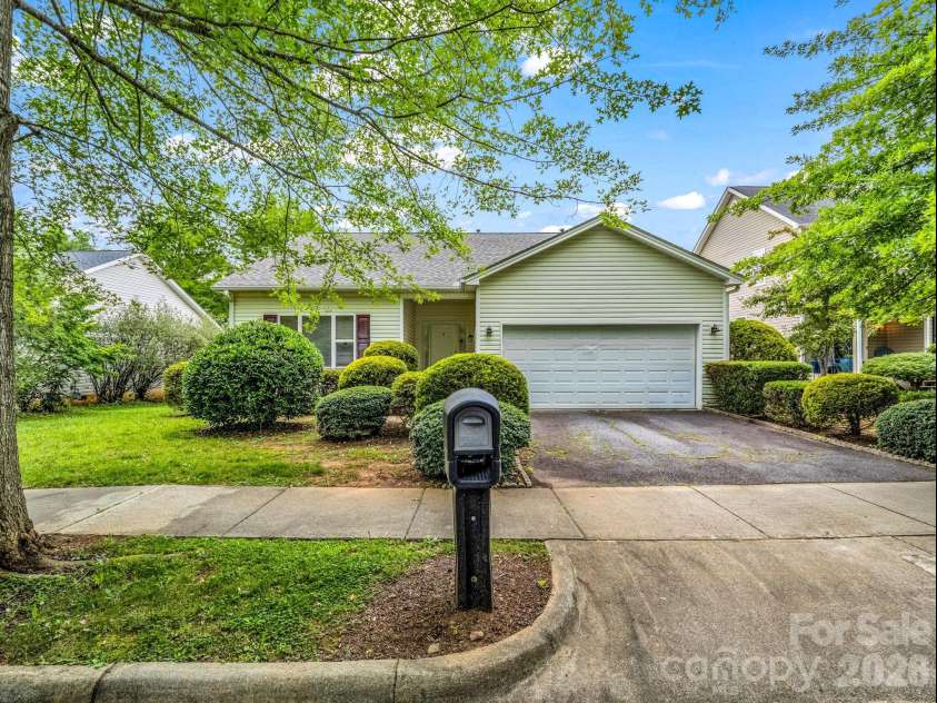 6 Scottish Circle, Asheville, NC 28803.  MLS# CAR4389950, YatesRealty ID 30342. 