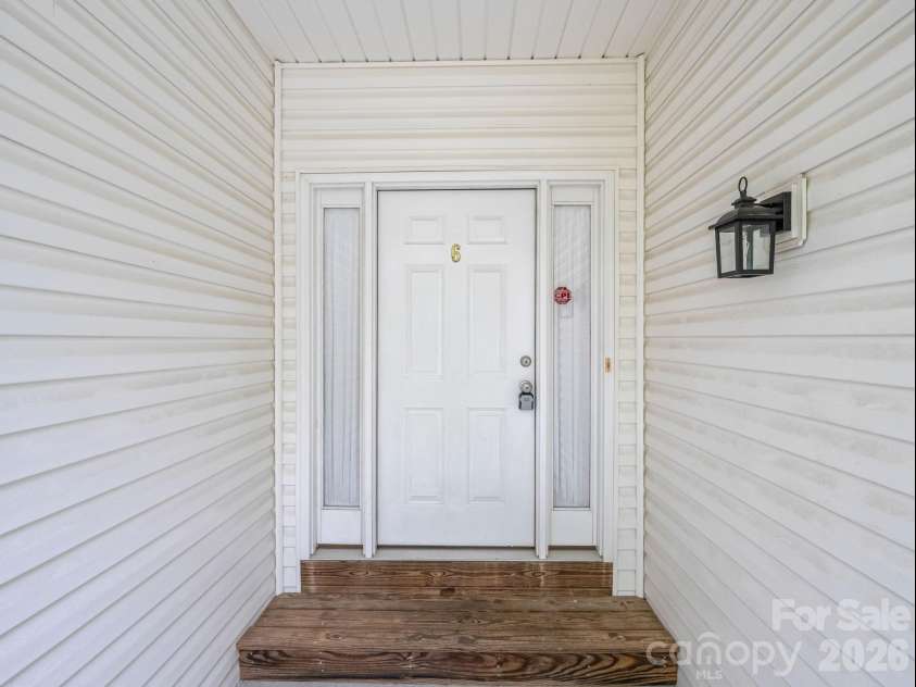 6 Scottish Circle, Asheville, NC 28803.  MLS# CAR4389950, YatesRealty ID 30342. 