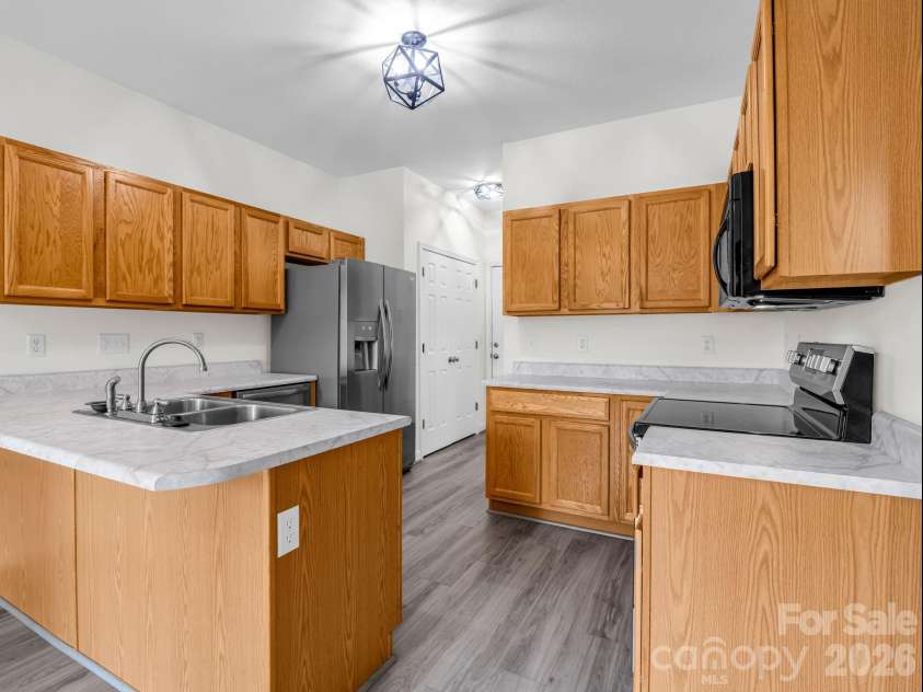 6 Scottish Circle, Asheville, NC 28803.  MLS# CAR4389950, YatesRealty ID 30342. 