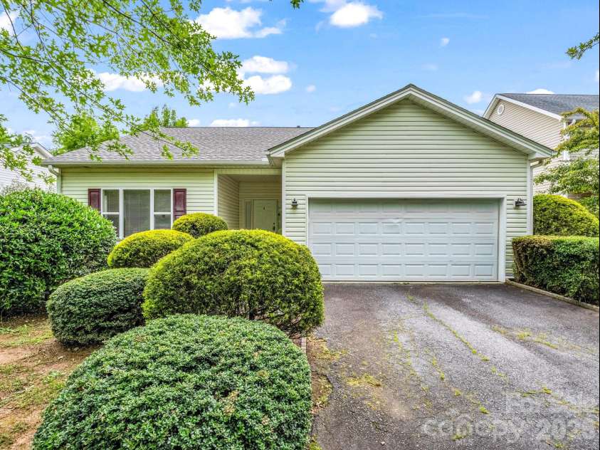 6 Scottish Circle, Asheville, NC 28803.  MLS# CAR4389950, YatesRealty ID 30342. 