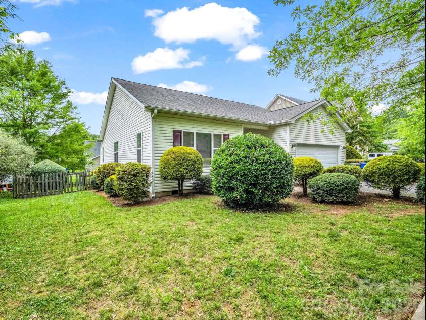 6 Scottish Circle, Asheville, NC 28803.  MLS# CAR4389950, YatesRealty ID 30342. 