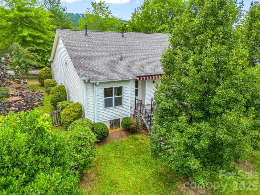 6 Scottish Circle, Asheville, NC 28803.  MLS# CAR4389950, YatesRealty ID 30342. 