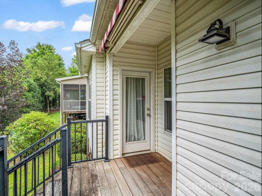 6 Scottish Circle, Asheville, NC 28803.  MLS# CAR4389950, YatesRealty ID 30342. 