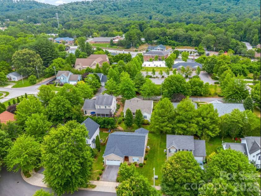 6 Scottish Circle, Asheville, NC 28803.  MLS# CAR4389950, YatesRealty ID 30342. 