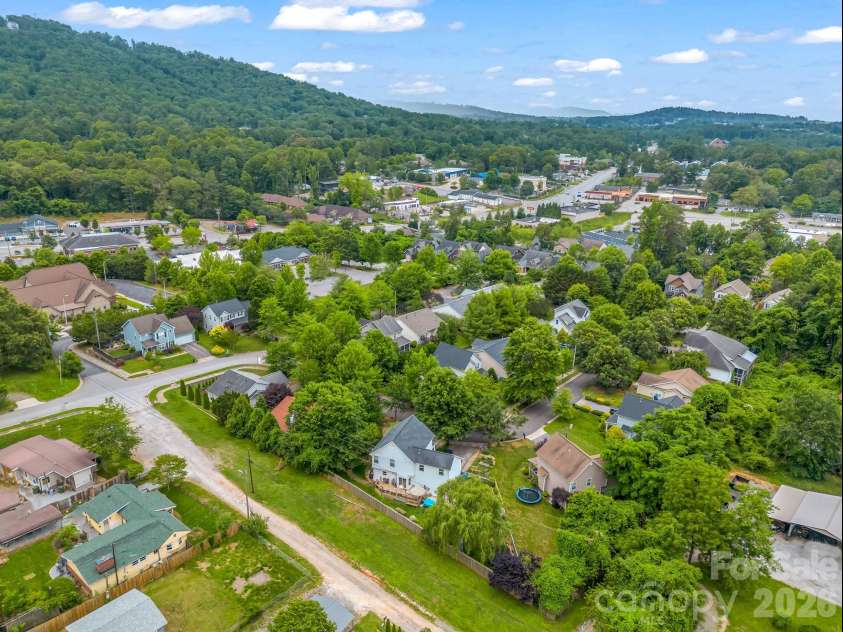 6 Scottish Circle, Asheville, NC 28803.  MLS# CAR4389950, YatesRealty ID 30342. 