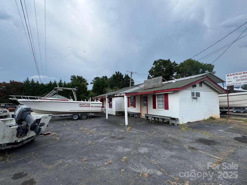 6415 Bringle Ferry Road, Salisbury, NC 28146.  MLS# CAR4288415, YatesRealty ID 30342. 