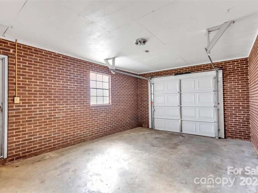 7484 Turkey Trot Drive, Stanley, NC 28164.  MLS# CAR4288410, YatesRealty ID 30343. Garage