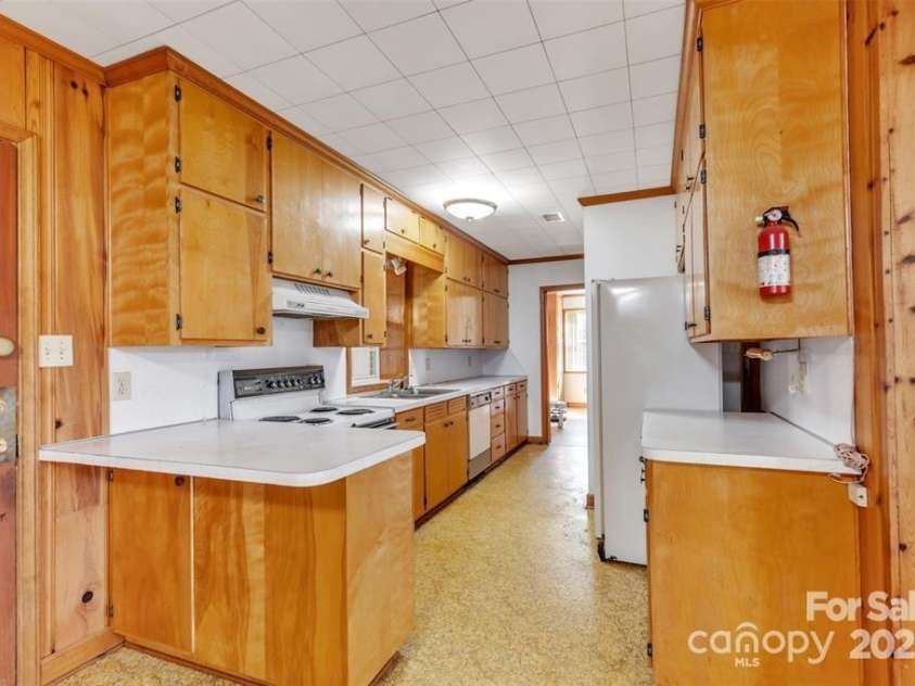 7484 Turkey Trot Drive, Stanley, NC 28164.  MLS# CAR4288410, YatesRealty ID 30343. Kitchen