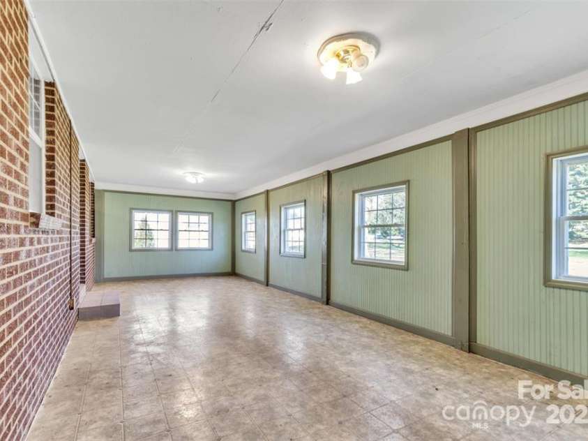 7484 Turkey Trot Drive, Stanley, NC 28164.  MLS# CAR4288410, YatesRealty ID 30343. Sunroom