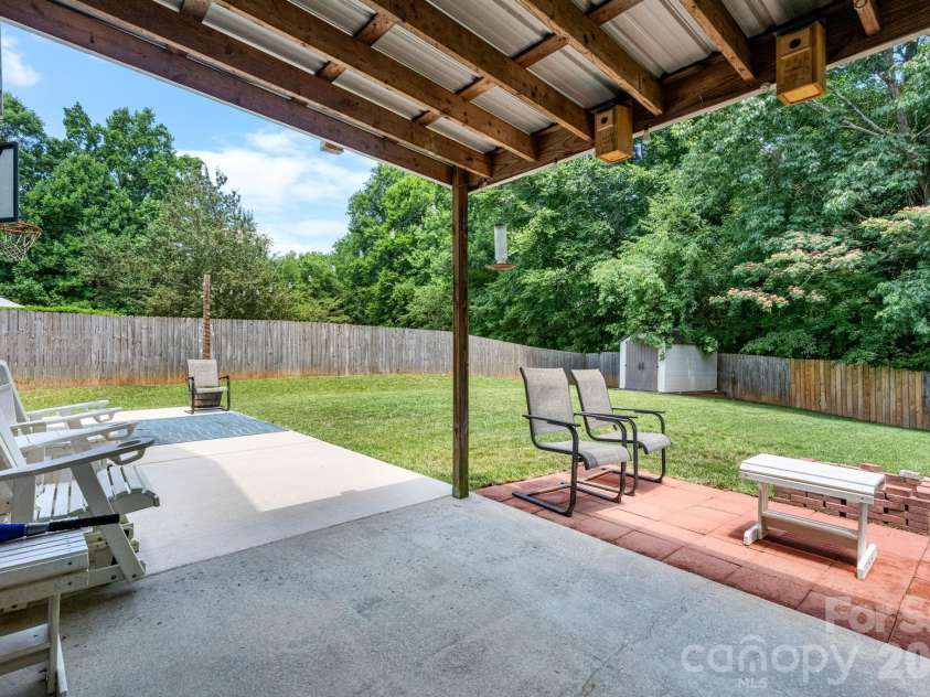 118 Devon Forest Drive, Mooresville, NC 28115.  MLS# CAR4391077, YatesRealty ID 30344. 