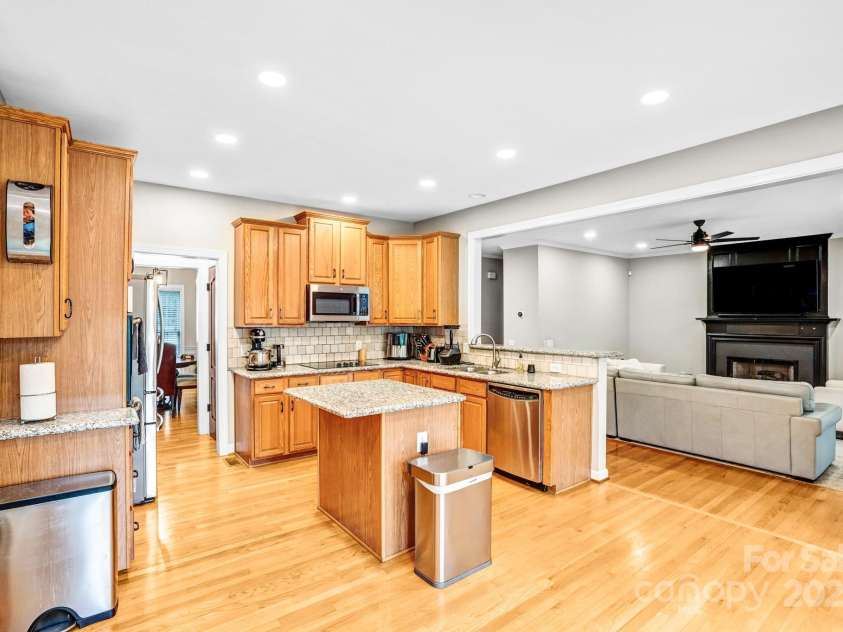 7715 Wingmont Drive, Charlotte, NC 28269.  MLS# CAR4278172, YatesRealty ID 30344. 