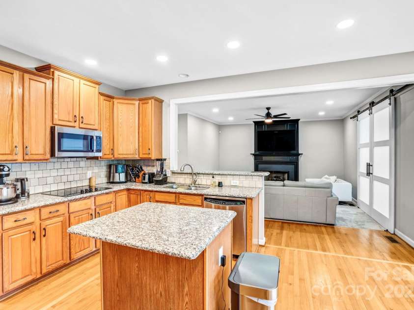 7715 Wingmont Drive, Charlotte, NC 28269.  MLS# CAR4278172, YatesRealty ID 30344. 