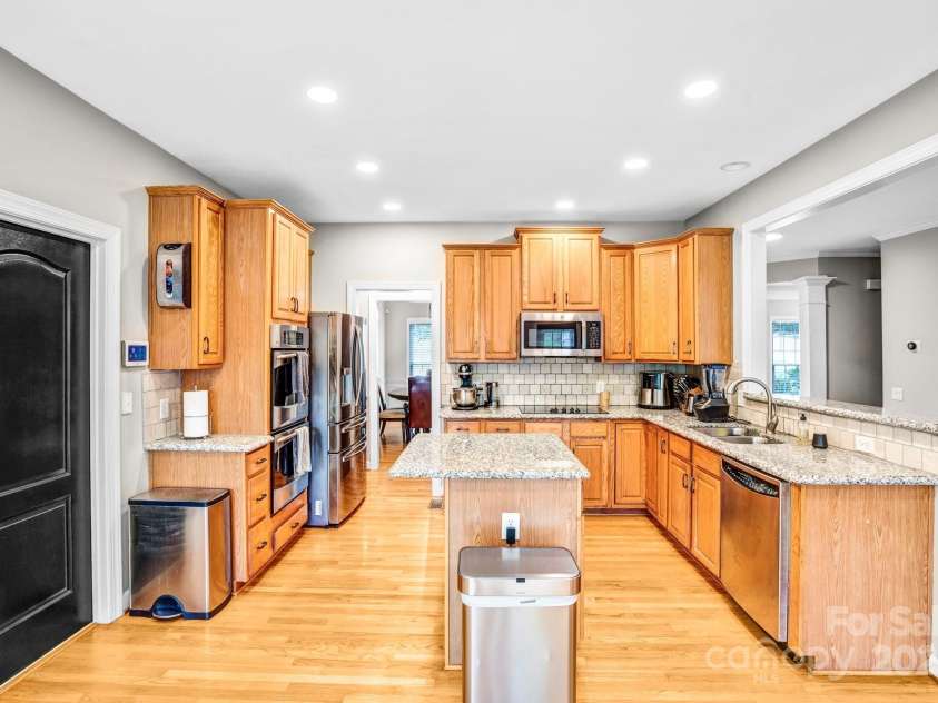 7715 Wingmont Drive, Charlotte, NC 28269.  MLS# CAR4278172, YatesRealty ID 30344. 