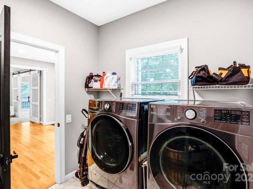 7715 Wingmont Drive, Charlotte, NC 28269.  MLS# CAR4278172, YatesRealty ID 30344. 