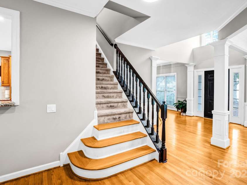 7715 Wingmont Drive, Charlotte, NC 28269.  MLS# CAR4278172, YatesRealty ID 30344. 