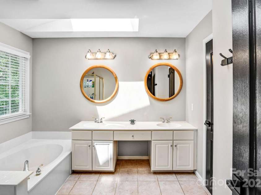 7715 Wingmont Drive, Charlotte, NC 28269.  MLS# CAR4278172, YatesRealty ID 30344. 