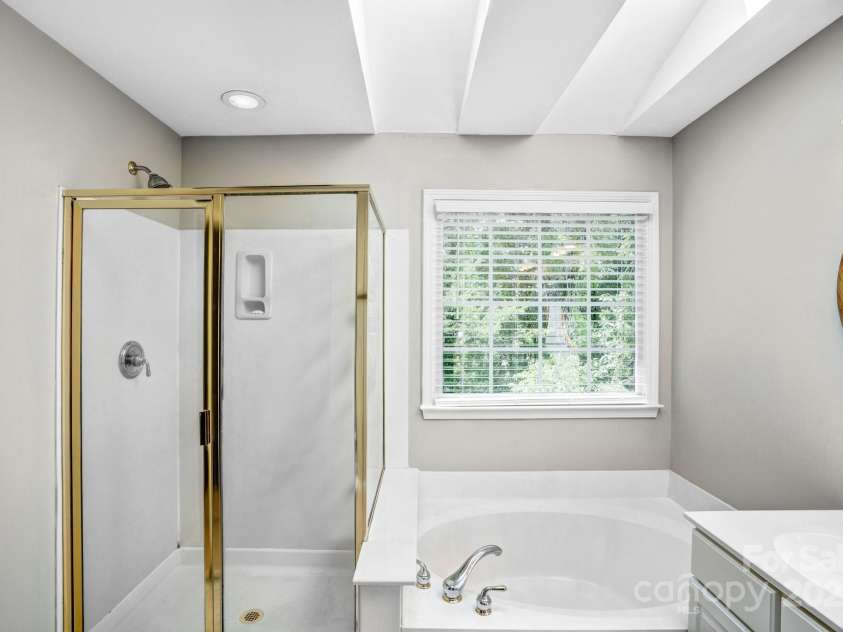 7715 Wingmont Drive, Charlotte, NC 28269.  MLS# CAR4278172, YatesRealty ID 30344. 