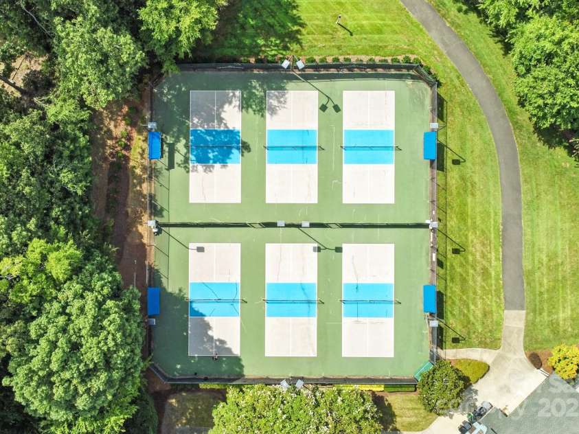 7715 Wingmont Drive, Charlotte, NC 28269.  MLS# CAR4278172, YatesRealty ID 30344. 