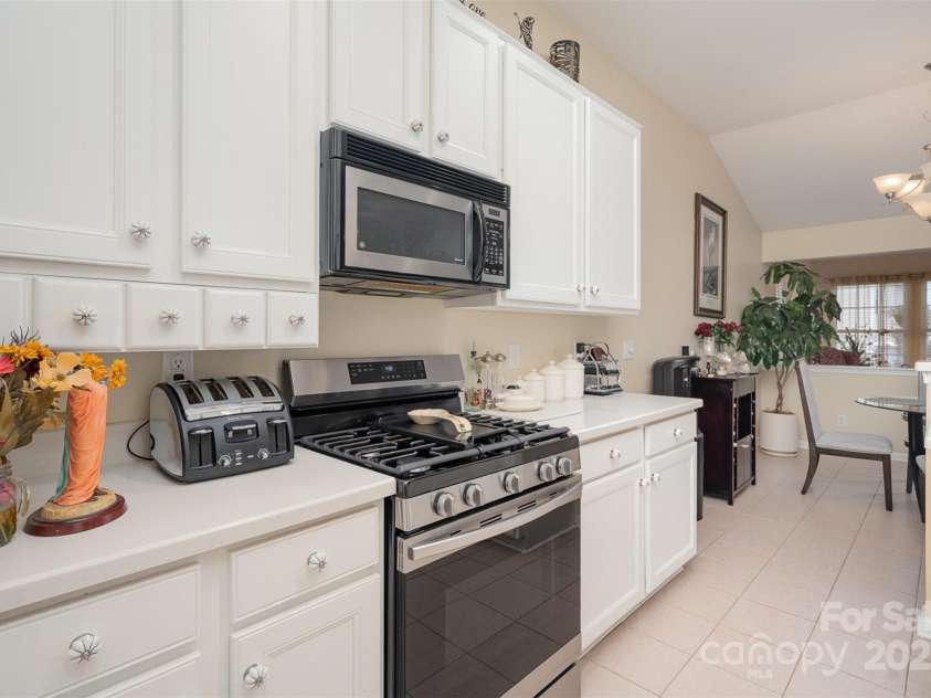 10211 Dominion Village Drive, Charlotte, NC 28269.  MLS# CAR4268537, YatesRealty ID 30345. 