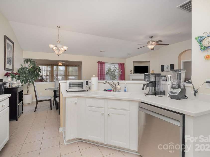 10211 Dominion Village Drive, Charlotte, NC 28269.  MLS# CAR4268537, YatesRealty ID 30345. 